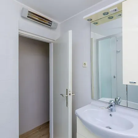 Plo E - Two Bedroom With Sea View - Iva Racica 12 Street