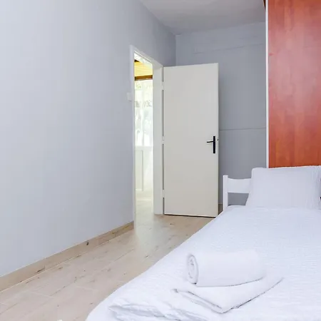 Plo E - Two Bedroom With Sea View - Iva Racica 12 Street Apartment