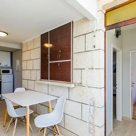 Plo E - Two Bedroom With Sea View - Iva Racica 12 Street Apartment
