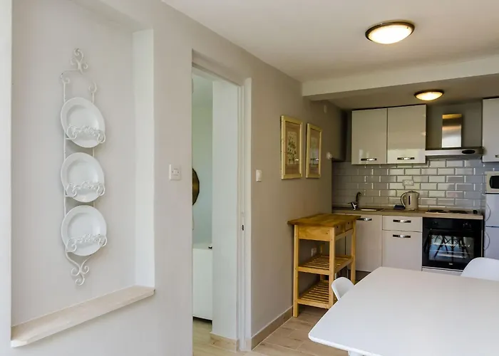 Kate - Two Bedroom With Sea View דירה