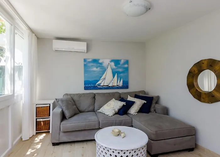 Kate - Two Bedroom With Sea View דירה דוברובניק