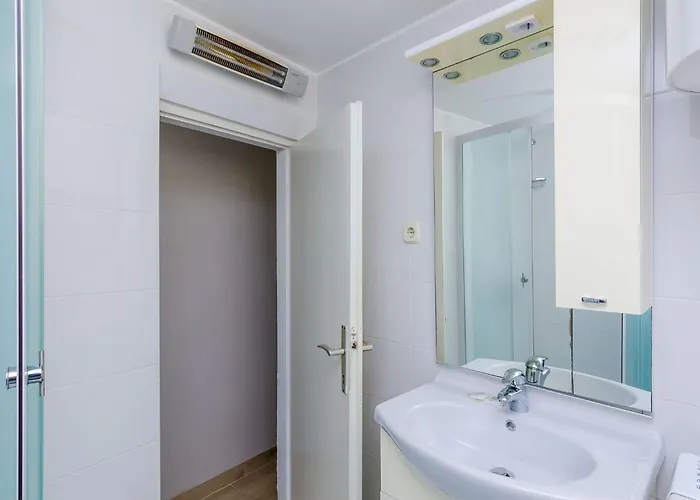 Kate - Two Bedroom With Sea View