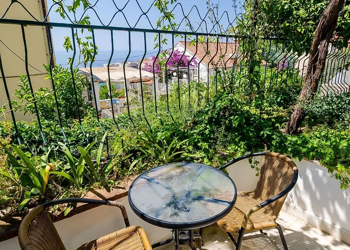 Kate - Two Bedroom With Sea View דירה *