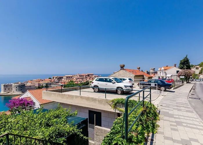 Kate - Two Bedroom With Sea View *